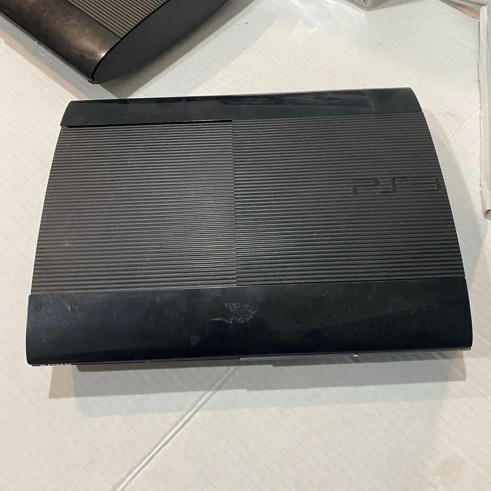 PS3 Console CECH-4001B & CECH-4301C With 2 Games And A Controller
